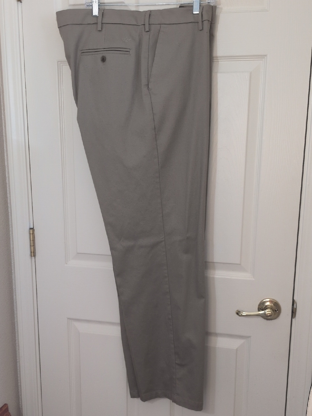 Dockers Men's, Signature Khaki, Relaxed Size 42/34